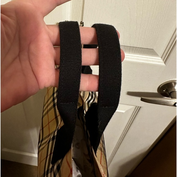 SMALL BURBERRY TOTE “👜 READ DESCRIPTION “ - Picture 14 of 15